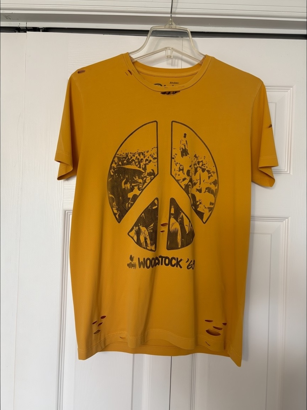 Dirty Cotton Scoundrels Woodstock '69 Distressed Peace Sign Graphic Tee - Picture 2 of 5